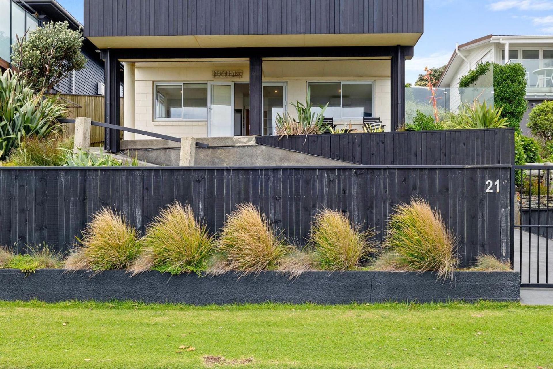 Wow On Wanaka Bay Apartment New Plymouth Exterior photo